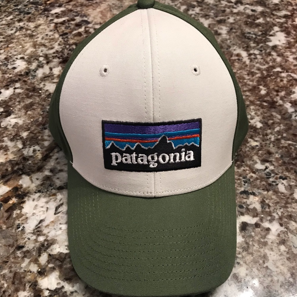 Patagonia hat - green & white